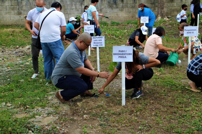 Allan Santos and Glaiza Tabangay planted the tree sapling for PAEC/Bridgestone Philippines.